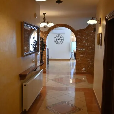 Sophie Villa *